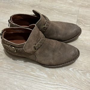Born Hand Crafted footwear -Leather Size 6.5 Tan/Taupe